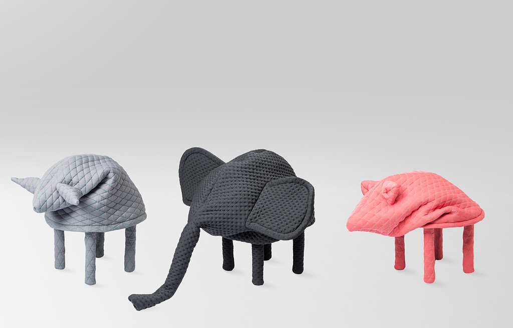 Pet stools de Hanna Emelie Ernsting (Petite Friture, 2014, 360 €). Avec ses « pet stools »,...