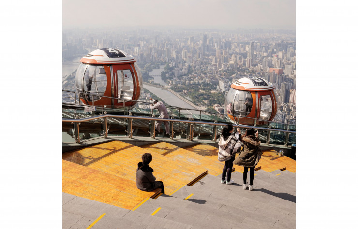 Au sommet de la Canton Tower, les 16 nacelles orange du Bubble Tram forment un ballet permettant d’embrasser la ville à 455 mètres du sol.