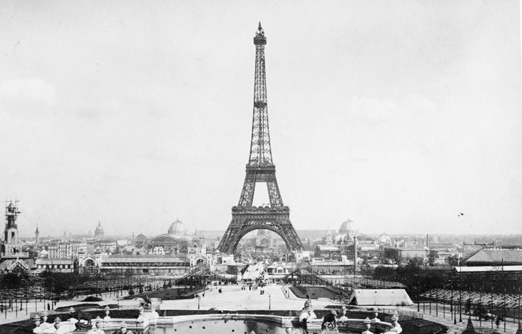La Tour Eiffel, lors de l’Exposition Universelle de 1889.