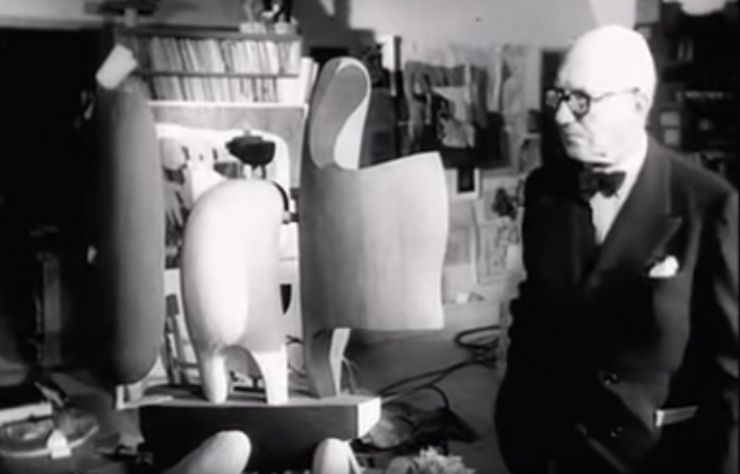 Le Corbusier dans son appartement parisien (1958).
