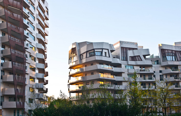 Dans cet immeuble signé Daniel Libeskind, tous les appartements disposent de vues spectaculaires sur Milan.
