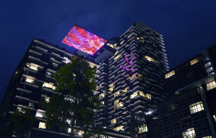 « Miroir de mer » (2013), de Yann Kersalé, sur un immeuble de Jean Nouvel, à Sydney.
