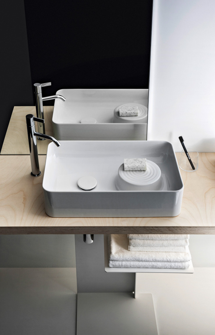 La vasque Val se fait ultra-fine grâce au SaphirKeramik, matériau innovant inventé par Laufen.