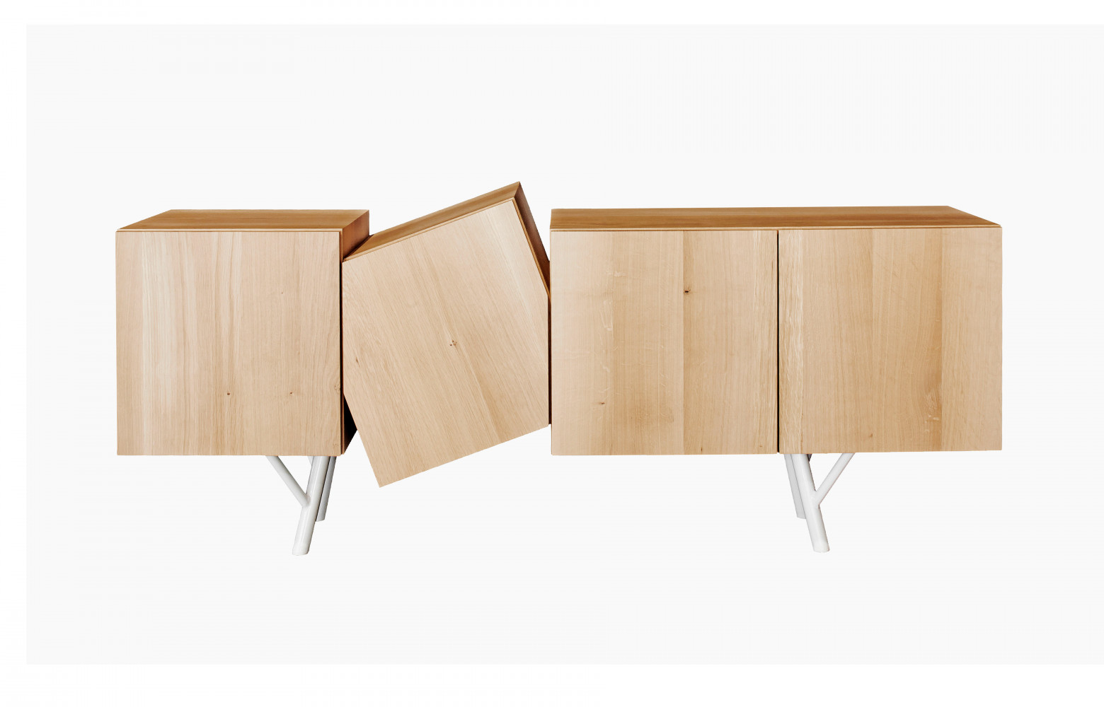Buffet « Falling Box » en chêne massif. Design Studio Gaël Manes. Minimalist Editions.