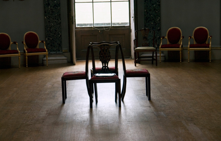 « Chairs With Mirror » (2008) d’Angela Grauerholz. Galerie Françoise Paviot.