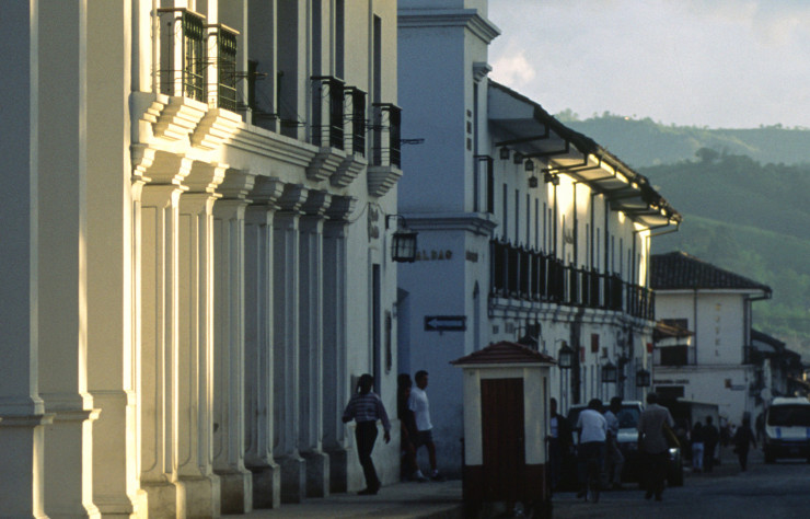 Popayán fait partie de ces belles villes coloniales qui parsèment la région du café.