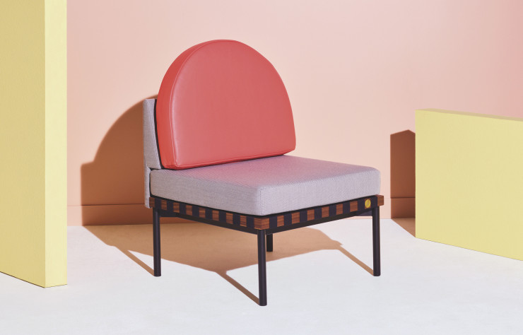 Le fauteuil « Grid » est disponible avec un coussin circulaire ou carré, en cuir ou en tissu.