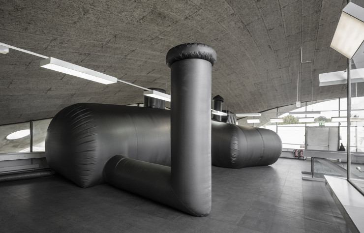 The Shelter, structure gonflable mobile, 2016. Architectes : Bureau (Léopold Banchini, Daniel Zamarbide).