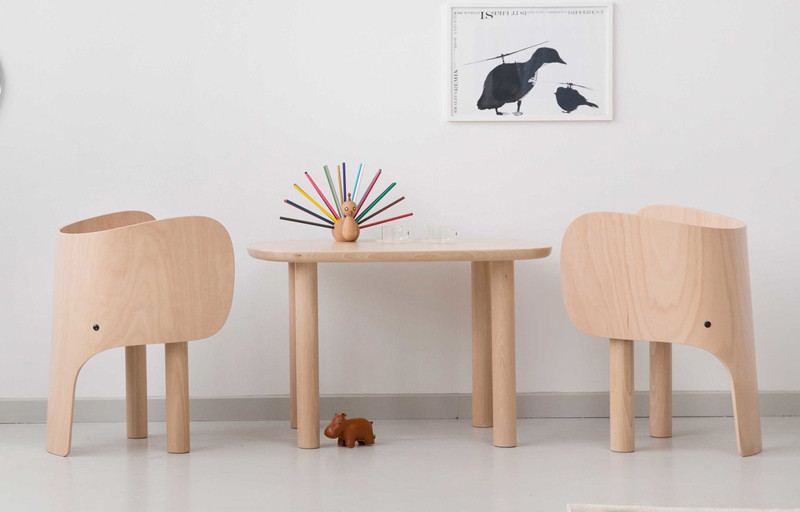 Elephant Chair and table de Marc Venot (Elements Optimal, 2016, 299 €). A hauteur d’enfant, ce drôle...