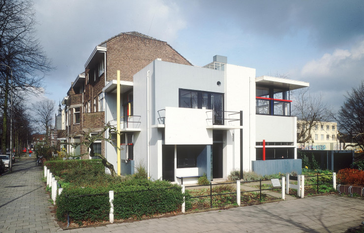 La Schröder House de Gerrit Rietveld (1924) et sa façade typiquement De Stijl.