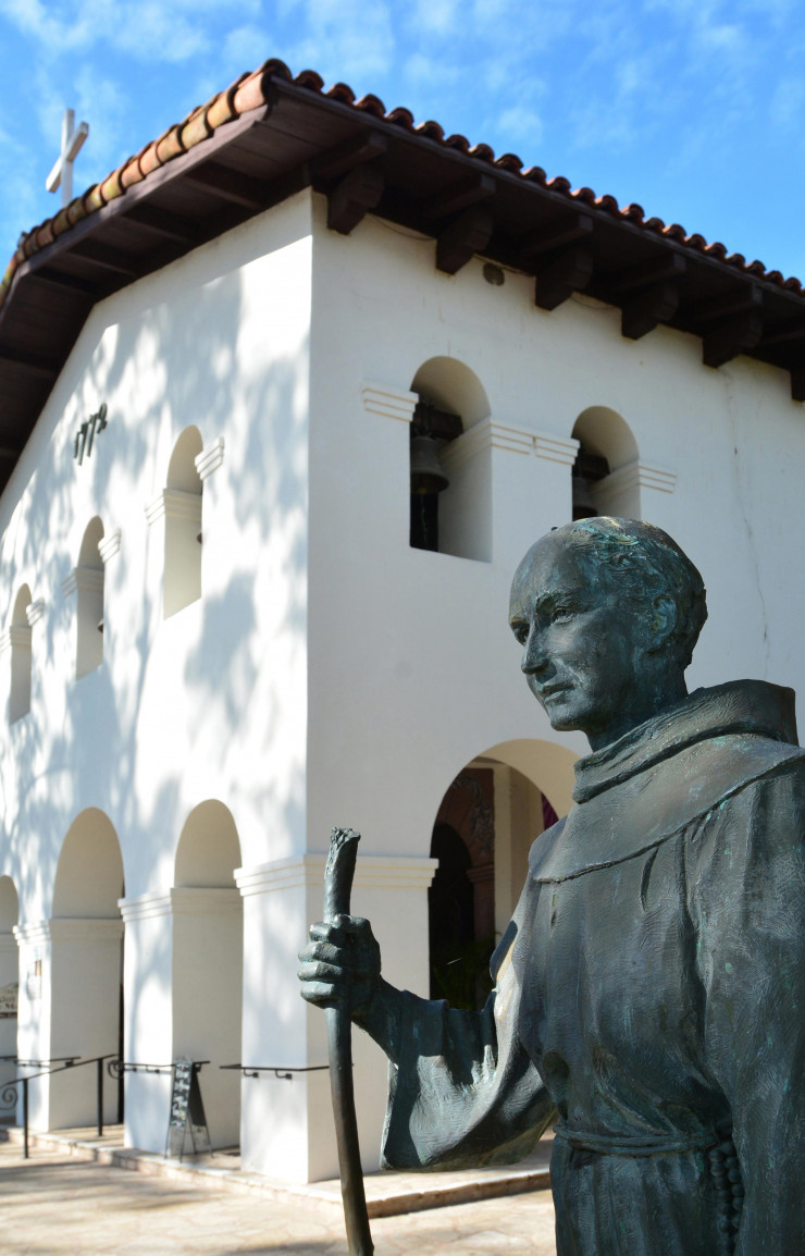 À San Luis Obispo, la statue du père jésuite Junípero Serra, fondateur des missions californiennes.