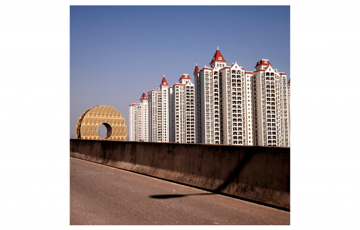 Le Guangzhou Circle (2013), gigantesque anneau doré construit par l’architecte italien Joseph Di Pasquale pour le siège du groupe de pétrochimie Hongda.