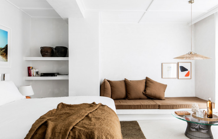 Un luxe discret, un mobilier sobre et une architecture à vivre, les chambres sont lumineuses et volontairement épurées.