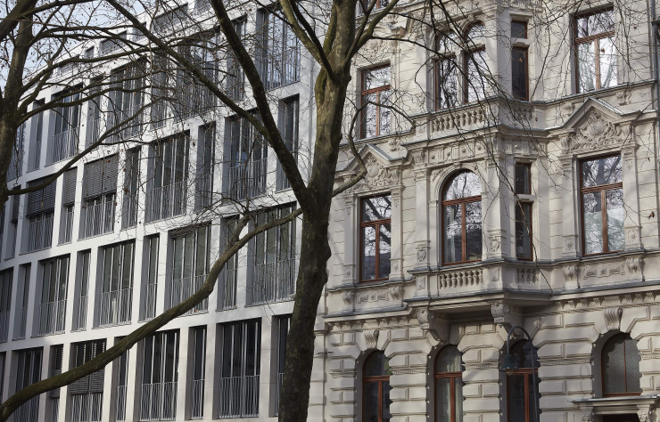 A deux pas de l’hôtel Qvest, l’architecture contemporaine se marie à celles des immeubles bourgeois du XIXe siècle.