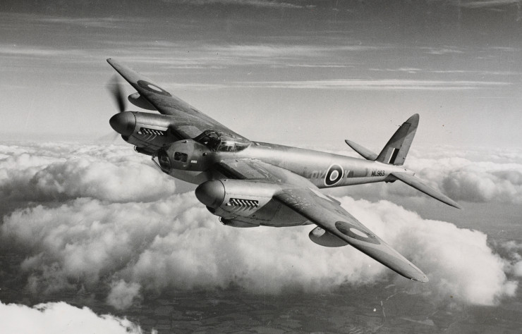 Le « de Havilland Mosquito » britannique en contreplaqué de balsa et de bouleau (1941).