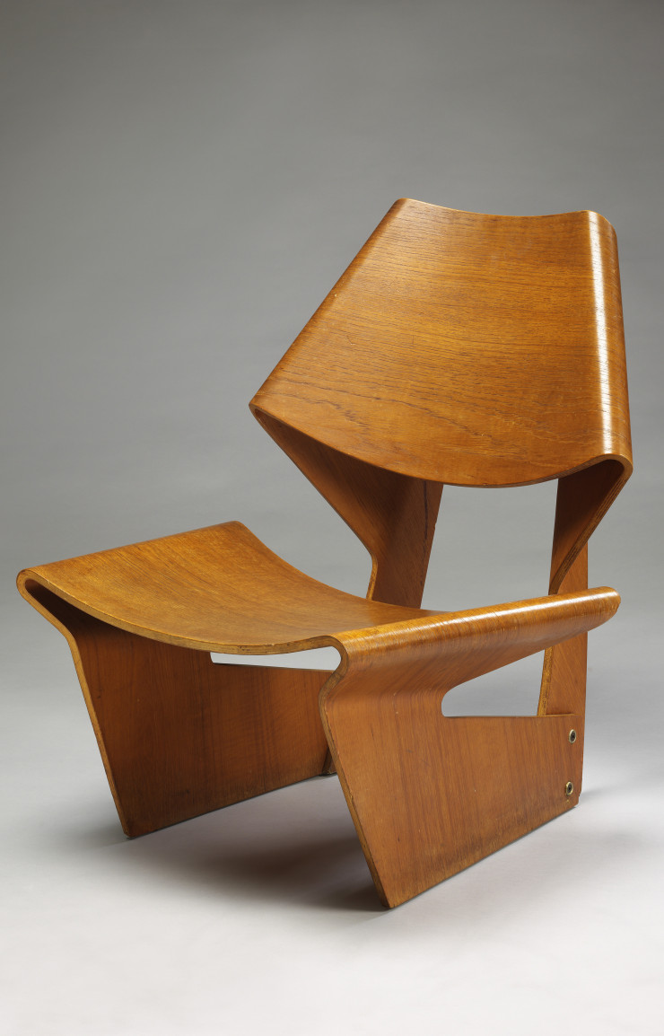 Chaise en contreplaqué moulé de Grete Jalk (1963).