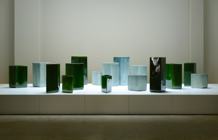 Le « paysage » des vases Losange à la galerie Kréo.