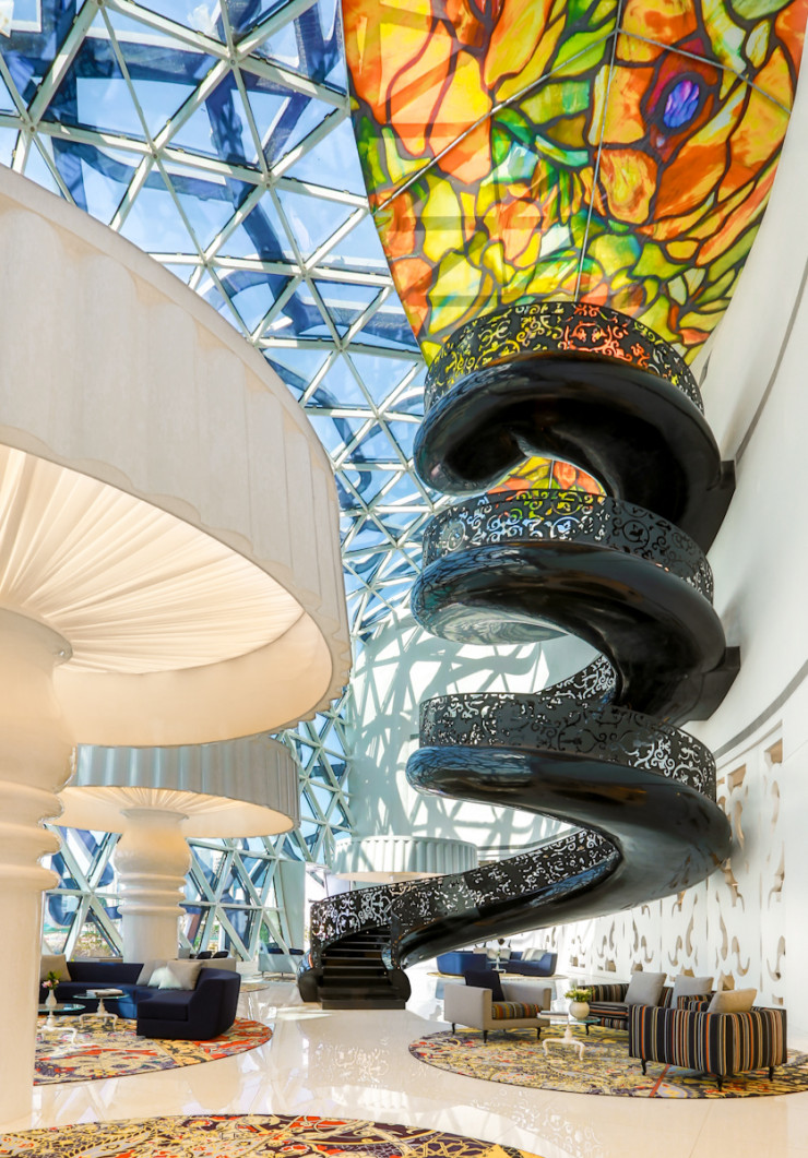 L’escalier en spirale du lobby mène à une plateforme panoramique.