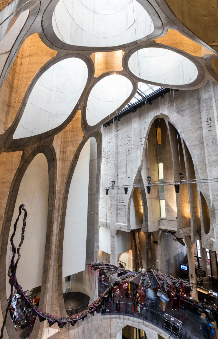 L’atrium du musée d’Art contemporain africain donne à voir la structure tubulaire du silo.