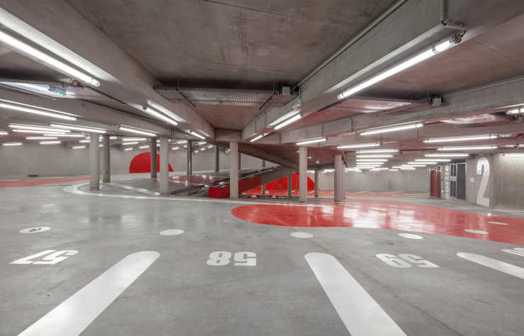 Ce parking privé dispose de 123 places réparties sur trois niveaux.