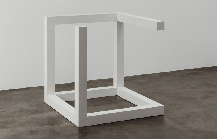 Sculpture de la série « Variations of Incomplete Open Cubes », réalisée en 1974 par Sol LeWitt.