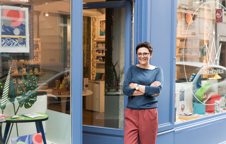 Christine Dufaut, devant sa boutique installée au 4 bis rue Belfort du IVe arrondissement.