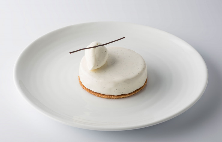 Les desserts de Gaya Cuisine de bords de mer, comme cette tarte à la vanille Bourbon, sont signés Bastien Gasnier.