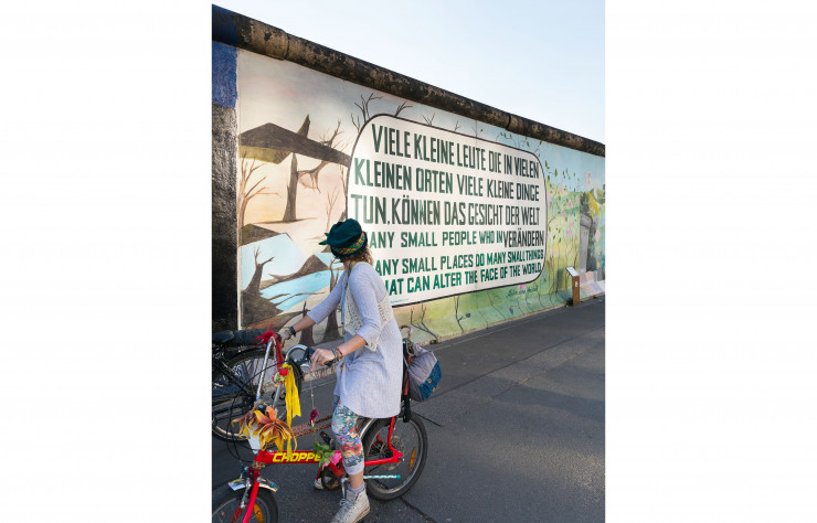 Le long de la Spree, vestige du mur de Berlin devenu aujourd’hui le support de messages d’espoir.
