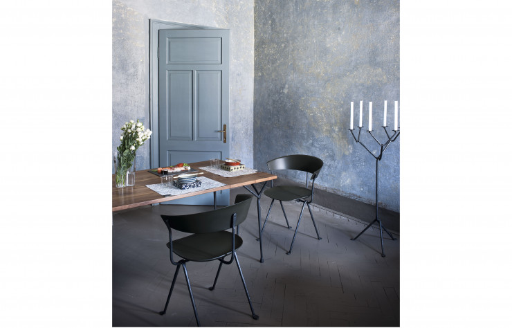 Table de la collection « Officina », en fer forgé galvanisé et verni en polyester, des frères Bouroullec (2015)