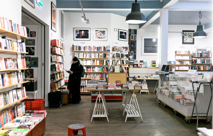 L’une des rares librairies indépendantes d’Oslo, Tronsmo Bokhandel, est un repaire pour les amoureux de l’art et de la photo comme Anja ; les propriétaires, outre une sélection d’ouvrages pointus, y exposent leur propre collection. On y trouve même de vieux vinyles !