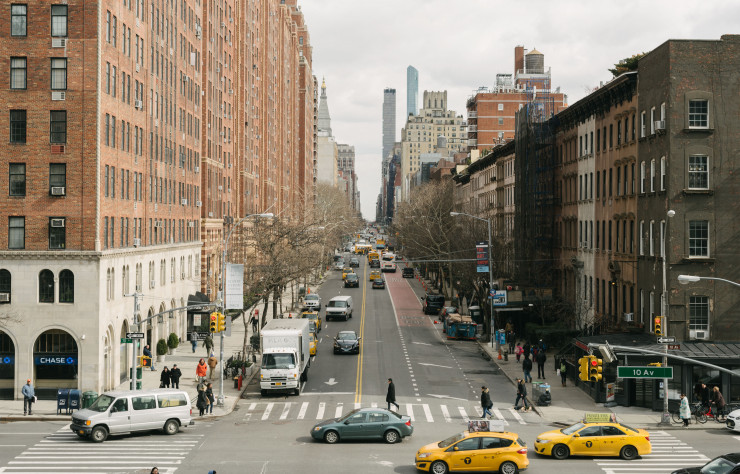 A New York, vue sur la 23e Rue Ouest et la 10e Avenue depuis la High Line, cette promenade plantée (inspirée de la Coulée verte du XIIe arrondissement de Paris !).