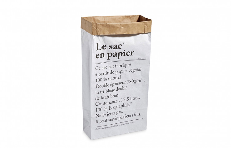 Désormais vendu comme objet de déco écolo, le fameux Sac en papier a été initialement conçu par l’agence pour emballer en toute simplicité les projets envoyés à ses clients.