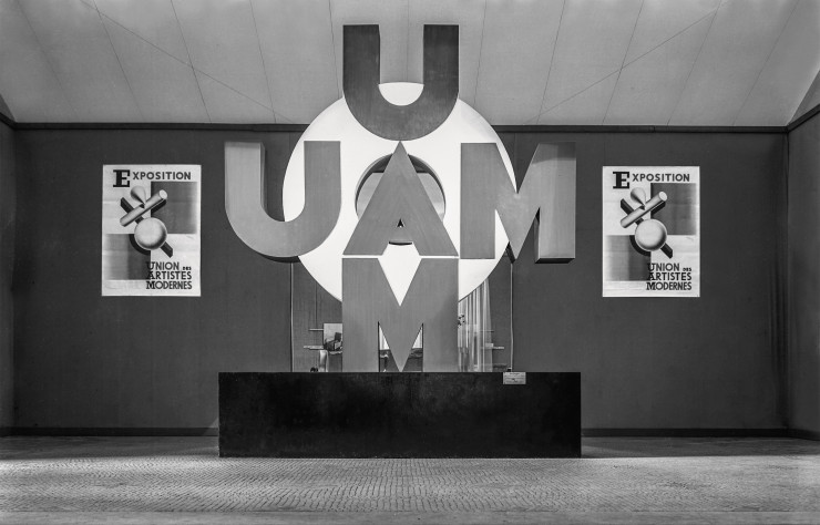 Entrée de la troisième exposition de l’UAM au Pavillon de Marsan, Paris (1932).