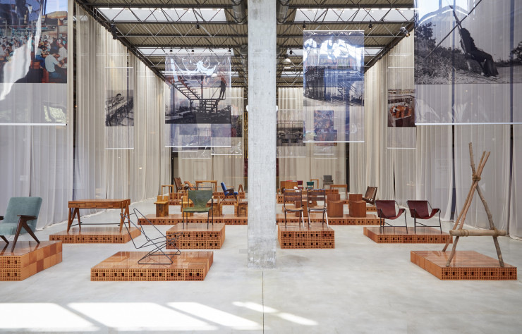 Le Nilufar Depot, consacré aux pièces de Lina Bo Bardi et de l’architecte Giancarlo Palanti, lors du dernier Salon du mobilier.