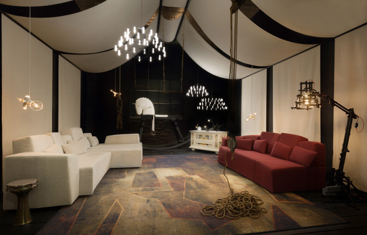 Le canapé de Maarten Baas dans la mise en scène de la décoratrice Megan Grehl au Salon de Milan 2018.