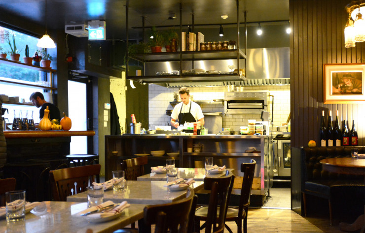 Au restaurant Marconi, la grande cuisine est ouverte sur la salle.
