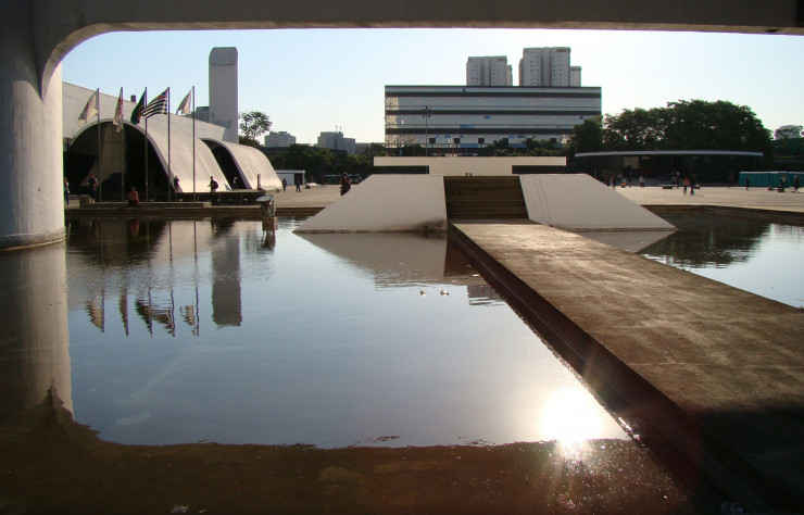 Centre d’art dessiné par Oscar Niemeyer pour la ville de São Paulo, le Mémorial de l’Amérique latine a été inauguré en 1989.
