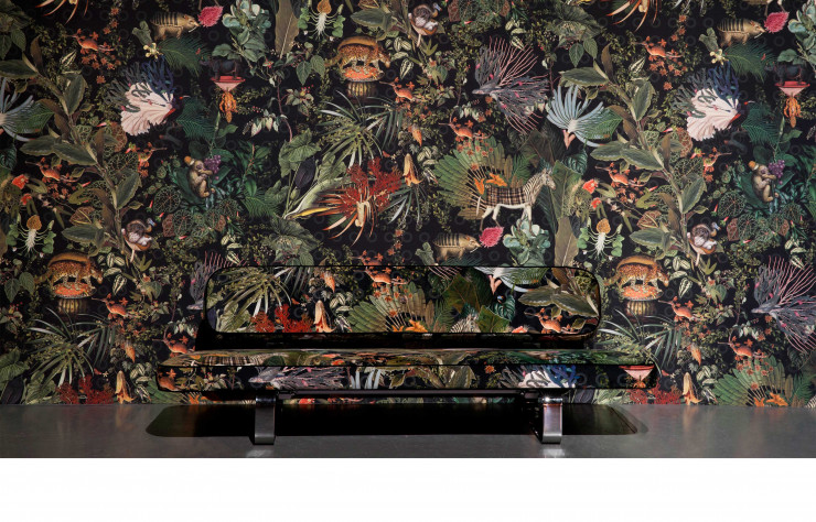 Canapé Power Nap de Marcel Wanders habillé d’un tissu rendant hommage aux animaux disparus.