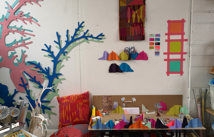 Le studio de Bethan Laura Wood est à son image : haut en couleurs !