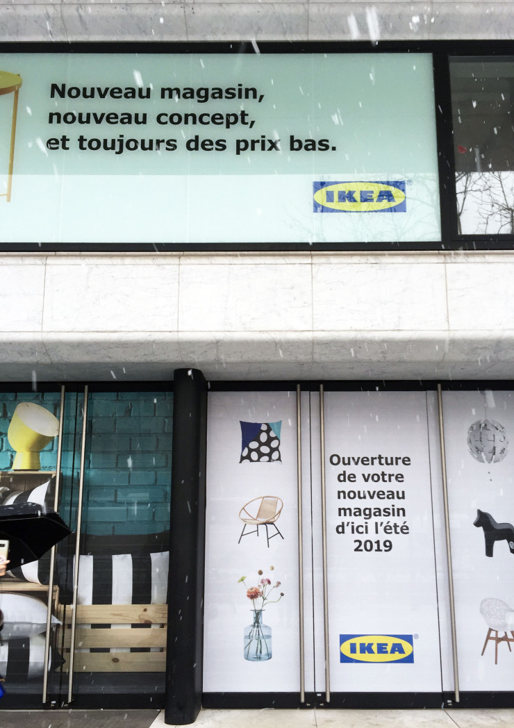 La façade du IKEA La Madeleine, sous la neige…