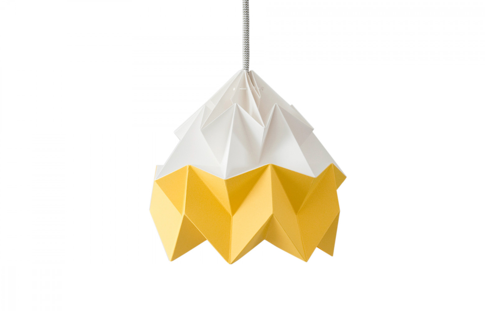 2/ Suspension « Moth » en papier plié en origami, 159 €. Studio Snowpuppe sur Lightonline.com