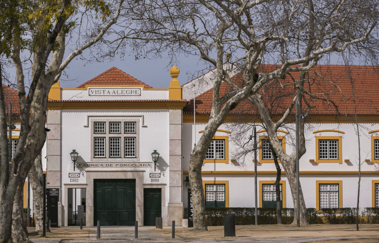 Cette fabrique fut la toute première unité de production dédiée à la porcelaine du Portugal.