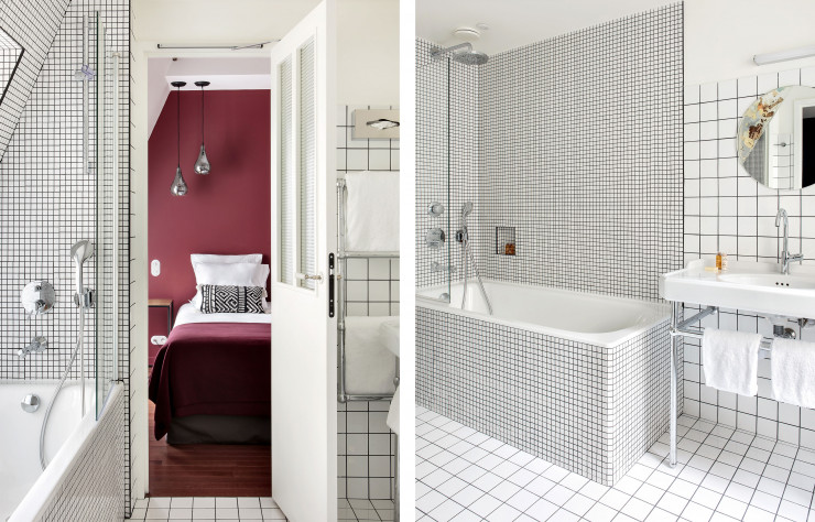 La salle de bains de cette suite Junior joue sur le calepinage noir et blanc, qui contraste avec le rouge marsala des murs de l’espace chambre.