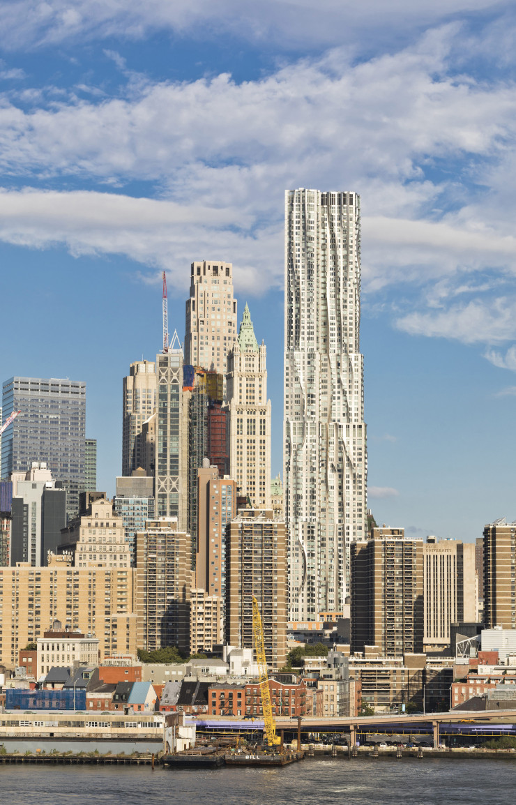 Vue imprenable depuis le 1Hotel Brooklyn Bridge sur le Financial District, dont la tour la plus haute est celle de 8 Spruce Street, dessinée par Frank Gehry.