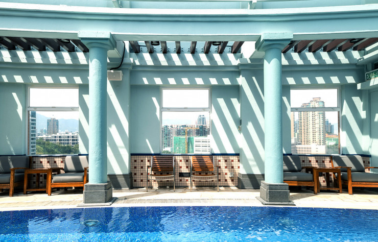 A l’image de sa piscine en rooftop, l’hôtel multiplie les prestations…
