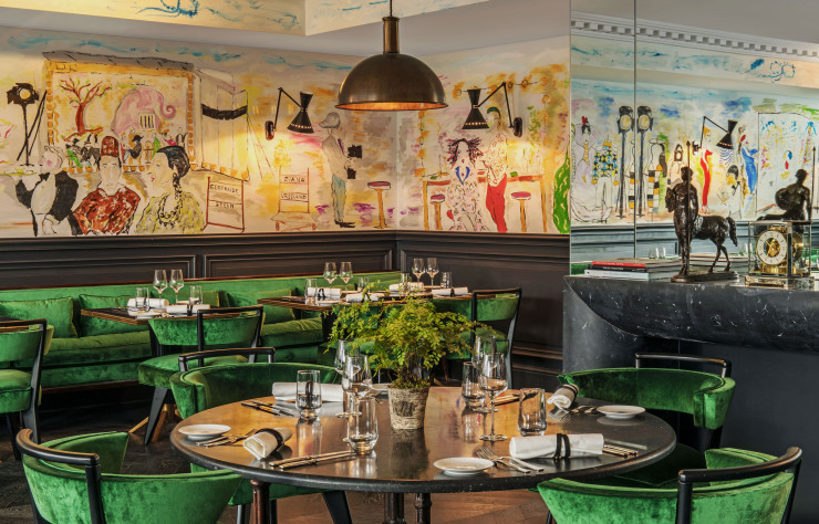 Le restaurant fait office de salle à manger pour l’Hôtel de Berry, un luxueux cinq-étoiles inauguré il y a tout juste un an dans l’ancien hôtel particulier d’Elsa Schiaparelli..