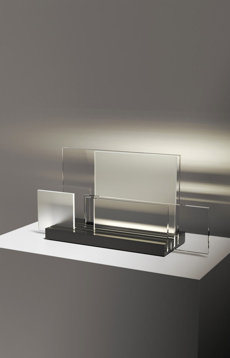 La lampe On Lines, créée par Jean Nouvel Design pour la marque Nemo, est un jeu de plaques de verre sur une règle lumineuse. À chacun de composer sa structure et donc sa transparence et sa lumière !