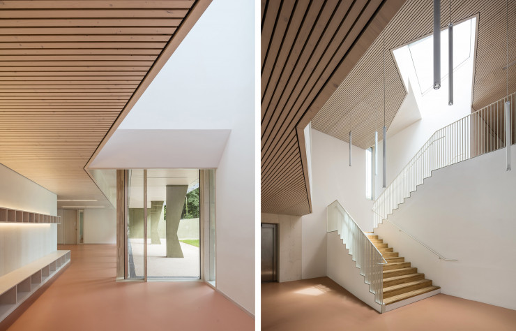 Par contraste avec l’enveloppe de béton brut, l’intérieur du bâtiment propose des surfaces claires réchauffées par l’omniprésence du bois.