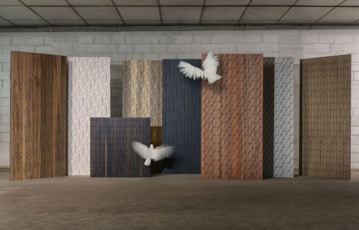 Marotte s’est associée avec l’artiste ébéniste Farouche et propose deux collections : « Sage » et « Sauvage », 4 motifs déclinés sur 12 essences de bois et 3 couleurs de supports.