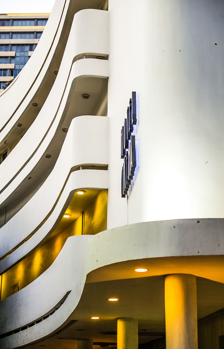 Les balcons du 94-96, rue Dizengoff , un cinéma (1936) reconverti en hôtel. Architecte : Yehuda Magidovitch. Autour, le square Dizengoff présente un exemple rare d’urbanisme global avec une grande unité.